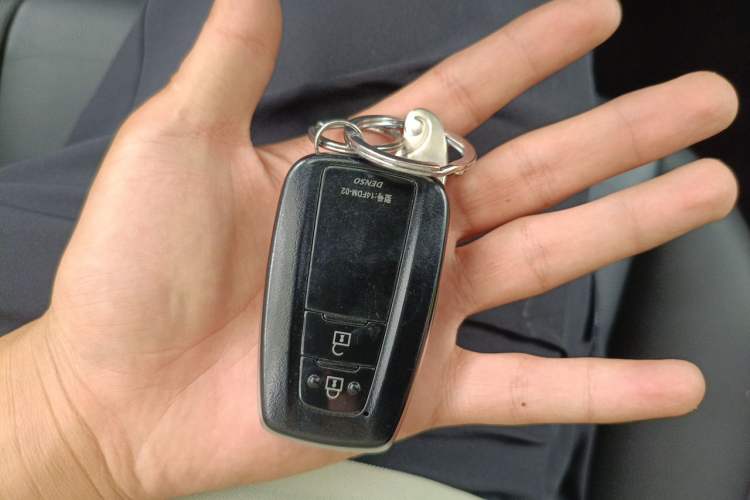 Used Toyota RAV4 2020 2.0L CVT 4x4 Style PLUS Edition Vehicle Key