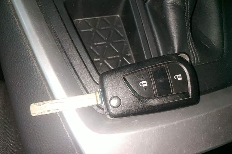 Used Toyota RAV4 2020 2.0L CVT Two-Wheel Drive Urban Edition Vehicle Key