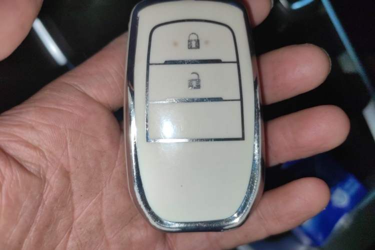 Used Toyota RAV4 2020 2.0L CVT 4x4 Style PLUS Edition Vehicle Key