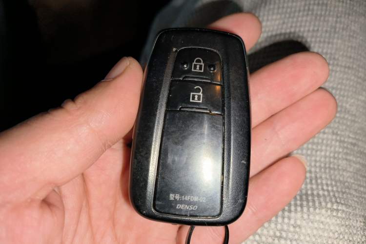Used Toyota RAV4 2020 Dual-Engine 2.5L E-CVT 4x4 Elite PLUS Edition Vehicle Key