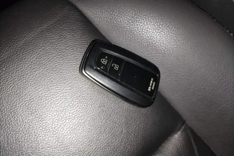 Used Toyota RAV4 2020 2.0L CVT Two-Wheel Drive Prestige Edition Vehicle Key