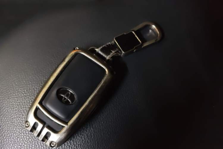 Used Toyota RAV4 2020 2.0L CVT Two-Wheel Drive Fashion Edition Vehicle Key