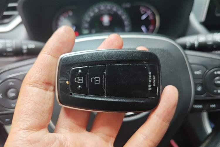 Used Toyota RAV4 2020 2.0L CVT Two-Wheel Drive Fashion Edition Vehicle Key