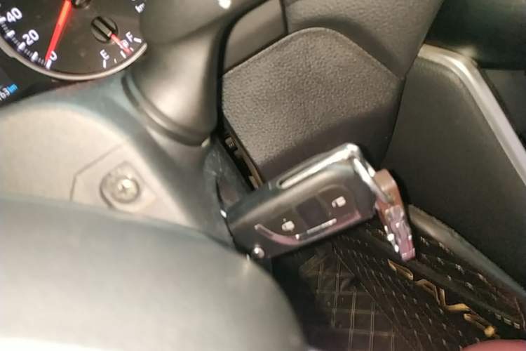 Used Toyota RAV4 2020 2.0L CVT Two-Wheel Drive Urban Edition Vehicle Key