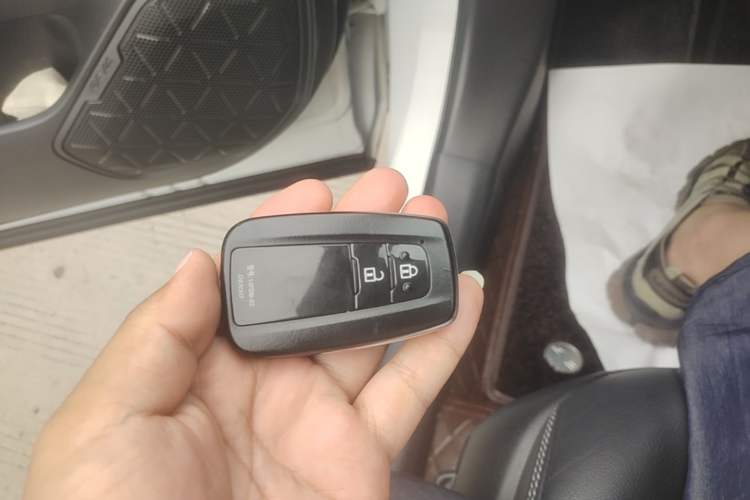 Used Toyota RAV4 2020 2.0L CVT Two-Wheel Drive Prestige Edition Vehicle Key