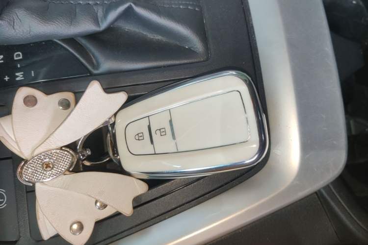Used Toyota RAV4 2020 2.0L CVT Two-Wheel Drive Fashion Edition Vehicle Key