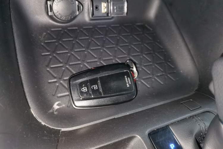Used Toyota RAV4 2020 Dual-Engine 2.5L E-CVT Two-Wheel Drive Elite Edition Vehicle Key