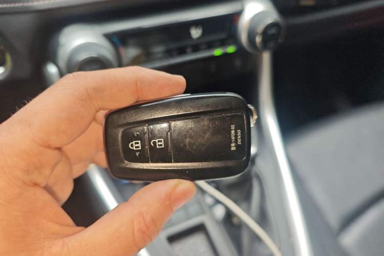 Used Toyota RAV4 2020 2.0L CVT Two-Wheel Drive Fashion PLUS Edition Vehicle Key