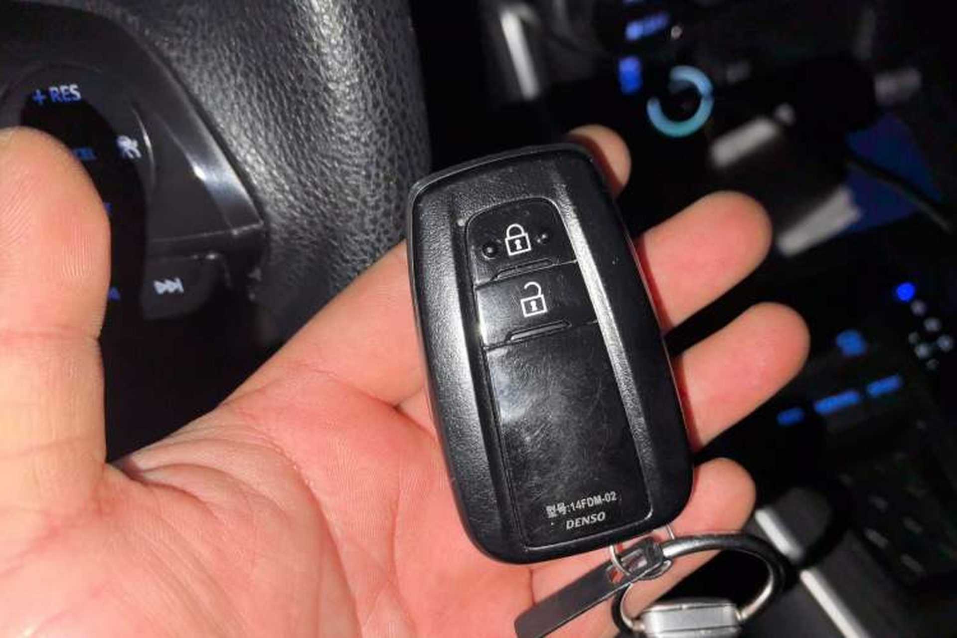 Used Toyota RAV4 2020 2.0L CVT Two-Wheel Drive Fashion Edition Vehicle Key