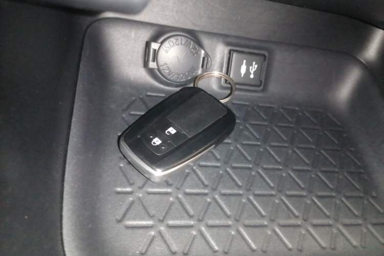 Used Toyota RAV4 2020 2.0L CVT 4x4 Trend Edition Vehicle Key
