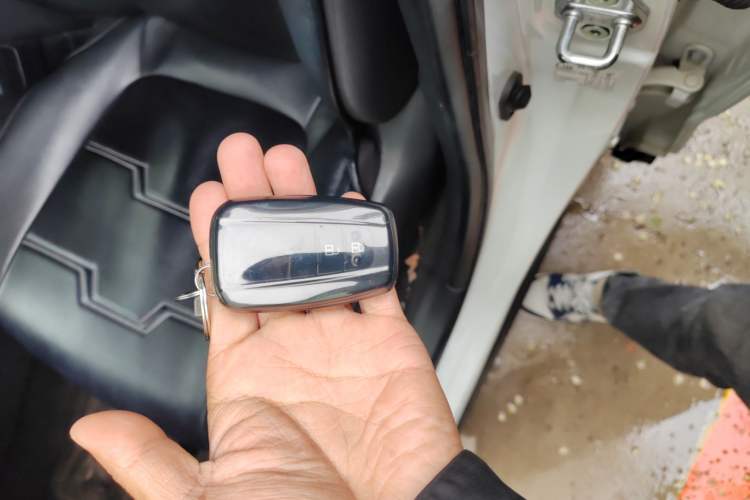 Used Toyota RAV4 2020 2.0L CVT Two-Wheel Drive Fashion Edition Vehicle Key