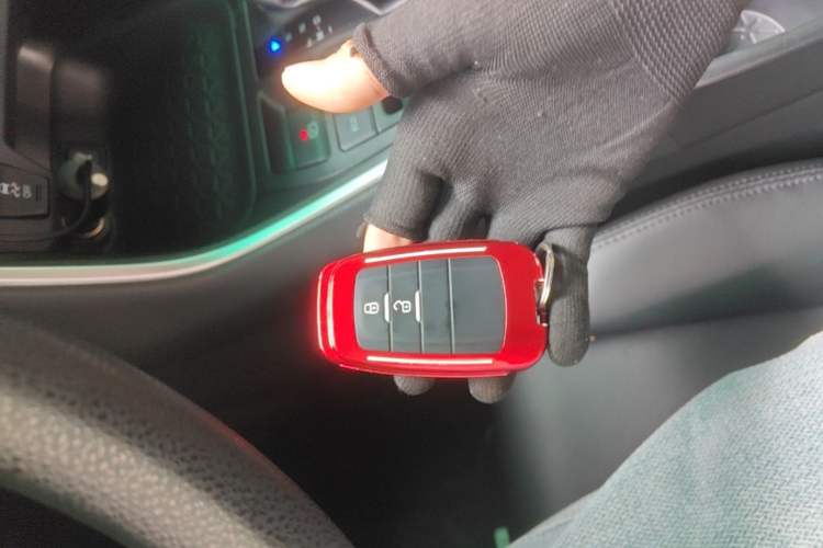 Used Toyota RAV4 2020 2.0L CVT Two-Wheel Drive Fashion Edition Vehicle Key