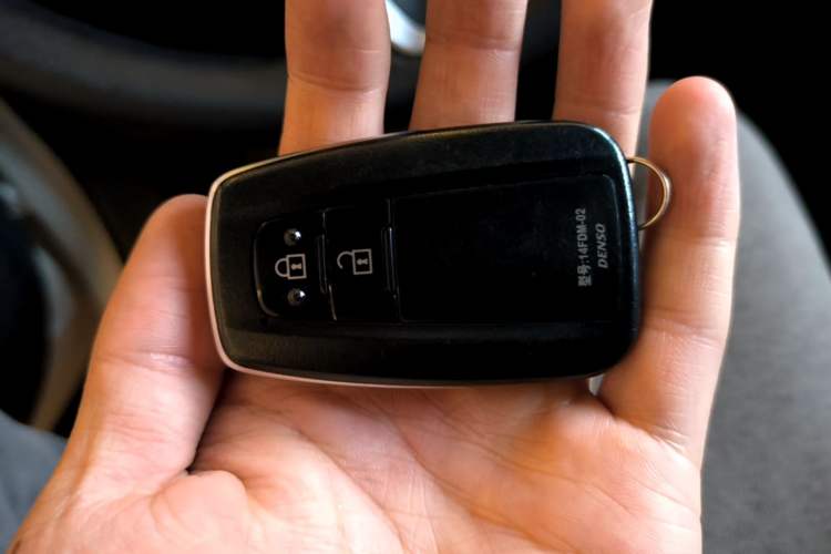 Used Toyota RAV4 2020 2.0L CVT Two-Wheel Drive Fashion Edition Vehicle Key