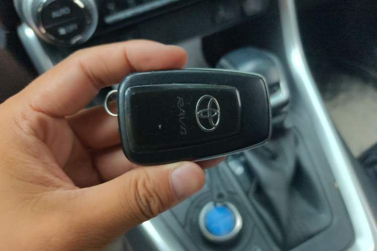 Used Toyota RAV4 2020 2.0L CVT Four-Wheel Drive Prestige Edition Vehicle Key