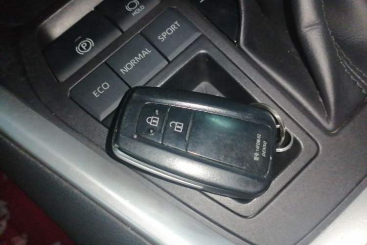 Used Toyota RAV4 2020 2.0L CVT Two-Wheel Drive Fashion PLUS Edition Vehicle Key