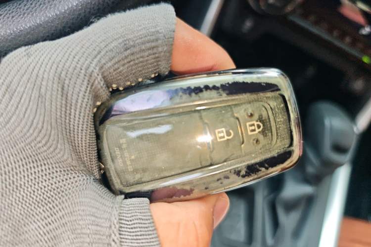 Used Toyota RAV4 2020 2.0L CVT Two-Wheel Drive Fashion Edition Vehicle Key