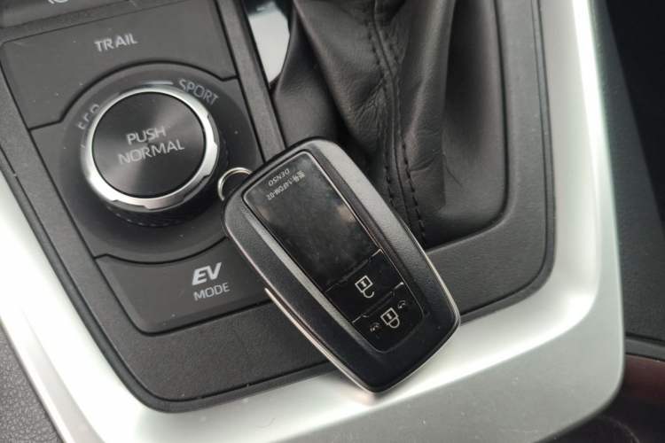 Used Toyota RAV4 2020 Dual-Engine 2.5L E-CVT 4x4 Elite PLUS Edition Vehicle Key