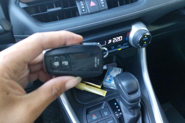 Used Toyota RAV4 2020 Dual-Engine 2.5L E-CVT Two-Wheel Drive Elite Edition Vehicle Key