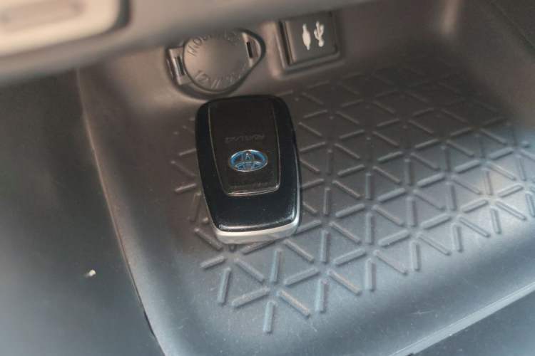 Used Toyota RAV4 2020 Dual-Engine 2.5L E-CVT Four-Wheel Drive Elite Edition Vehicle Key