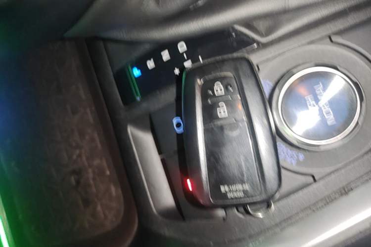 Used Toyota RAV4 2020 2.0L CVT Four-Wheel Drive Prestige Edition Vehicle Key