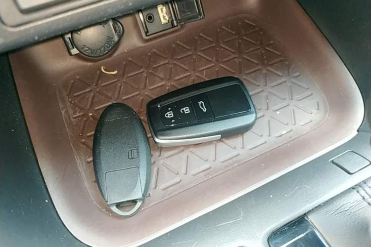 Used Toyota RAV4 2020 2.0L CVT Four-Wheel Drive Prestige Edition Vehicle Key