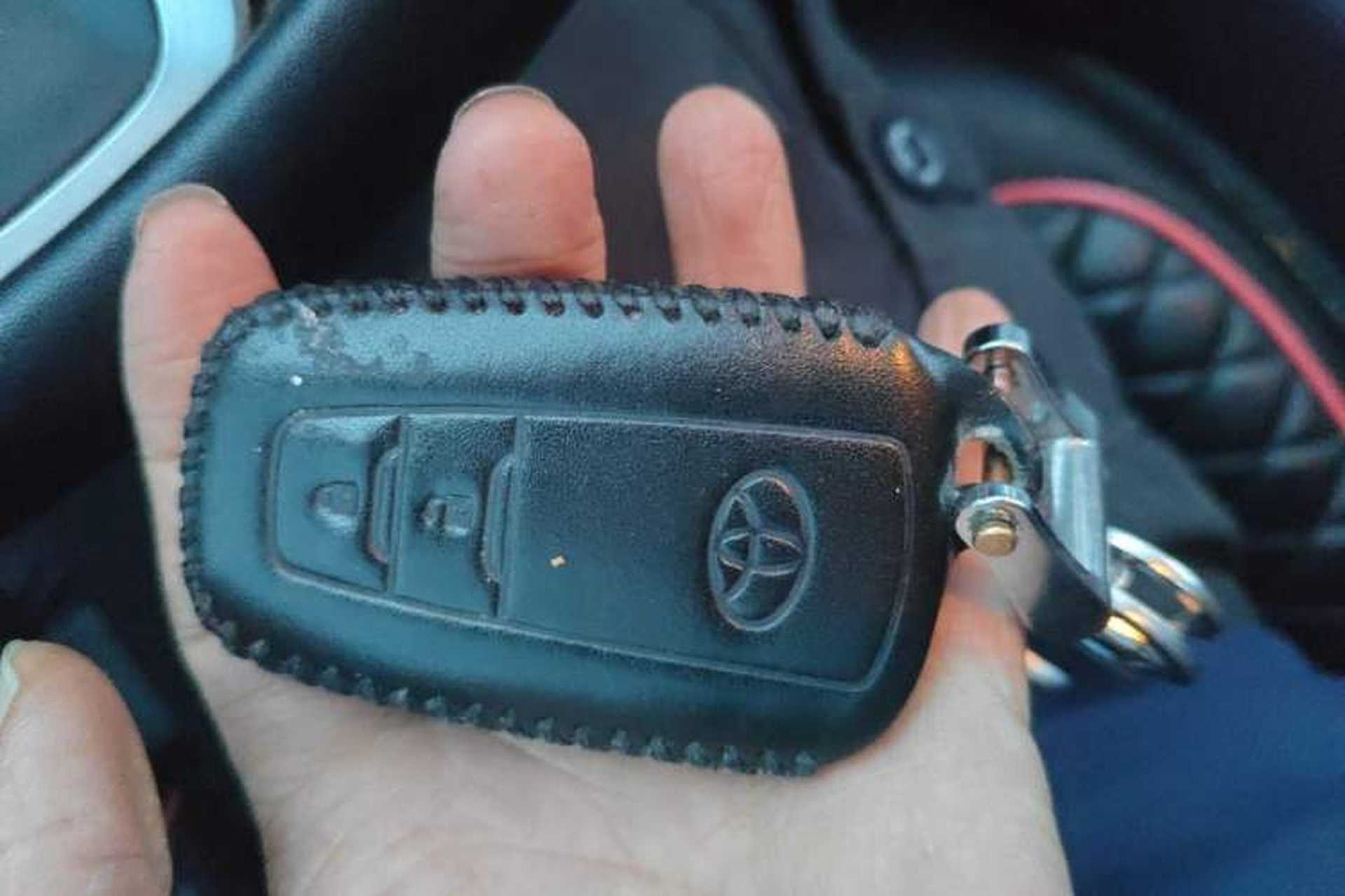 Used Toyota RAV4 2020 2.0L CVT Two-Wheel Drive Fashion Edition Vehicle Key