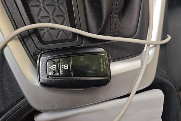 Used Toyota RAV4 2020 2.0L CVT Two-Wheel Drive Fashion Edition Vehicle Key