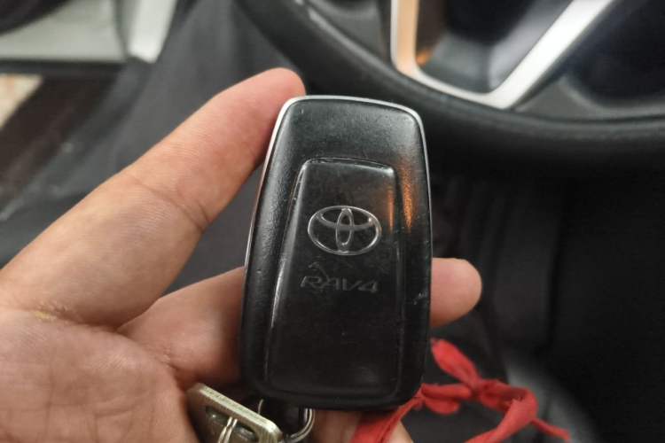 Used Toyota RAV4 2020 2.0L CVT 4x4 Trend Edition Vehicle Key