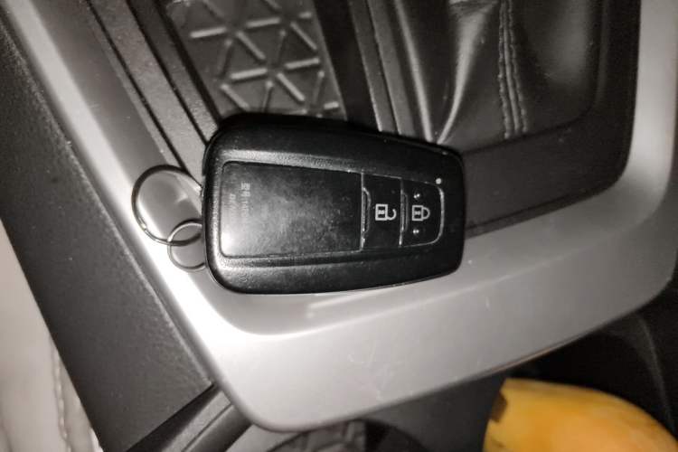 Used Toyota RAV4 2020 2.0L CVT Two-Wheel Drive Fashion Edition Vehicle Key