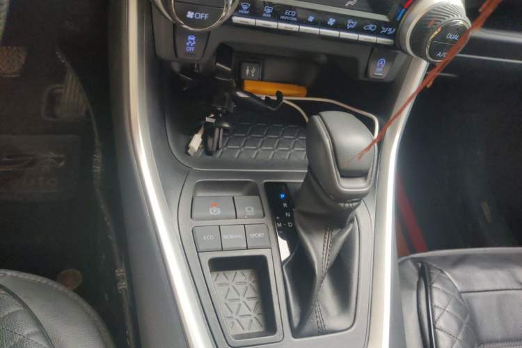 Used Toyota RAV4 2020 2.0L CVT Two-Wheel Drive Urban Edition Vehicle Key