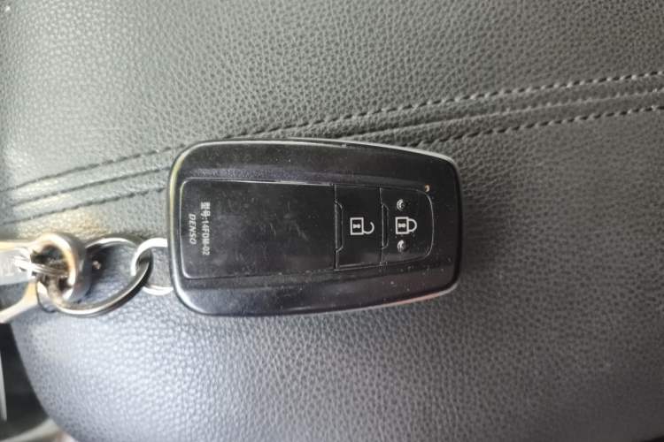 Used Toyota RAV4 2020 Dual-Engine 2.5L E-CVT 4x4 Elite PLUS Edition Vehicle Key