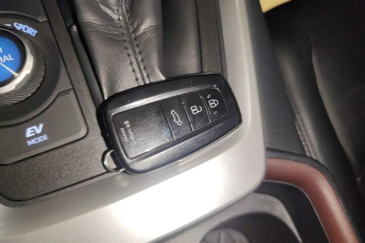 Used Toyota RAV4 2020 Dual-Motor 2.5L E-CVT Four-Wheel Drive Flagship Edition Vehicle Key