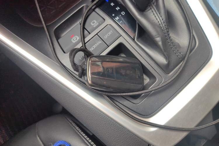 Used Toyota RAV4 2020 2.0L CVT Two-Wheel Drive Prestige Edition Vehicle Key