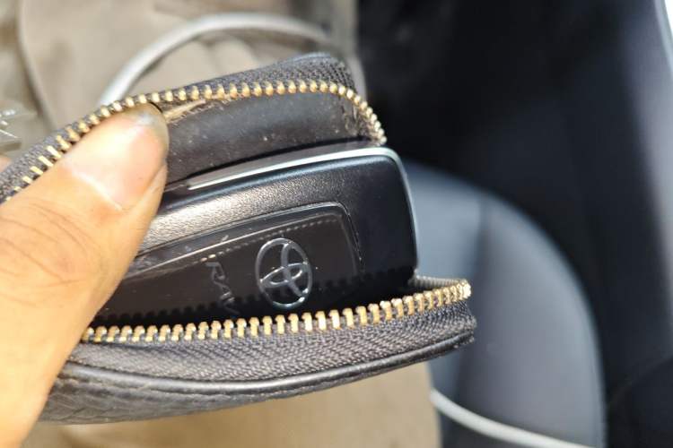 Used Toyota RAV4 2020 2.0L CVT Two-Wheel Drive Fashion PLUS Edition Vehicle Key