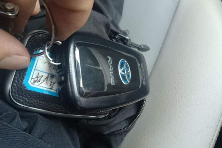 Used Toyota RAV4 2020 Dual-Motor 2.5L E-CVT Four-Wheel Drive Flagship Edition Vehicle Key
