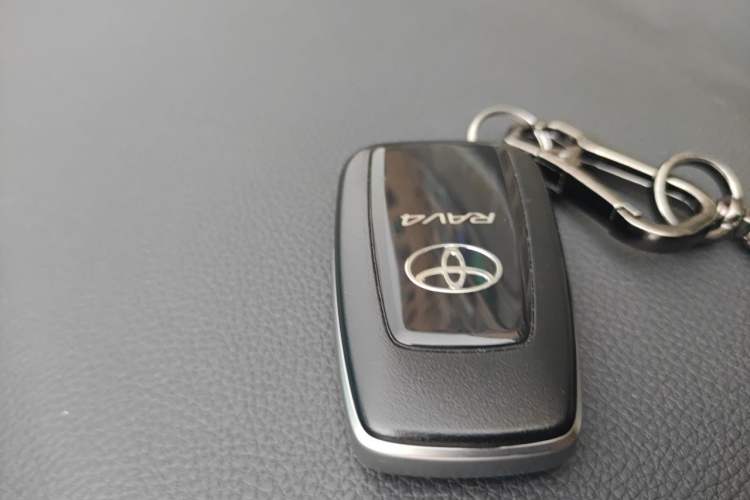Used Toyota RAV4 2020 2.0L CVT Two-Wheel Drive Prestige Edition Vehicle Key