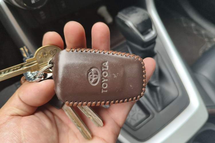 Used Toyota RAV4 2020 2.0L CVT Two-Wheel Drive Prestige Edition Vehicle Key