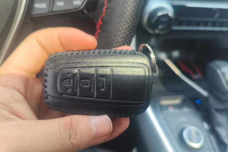 Used Toyota RAV4 2020 Dual-Engine 2.5L E-CVT Four-Wheel Drive Elite Edition Vehicle Key