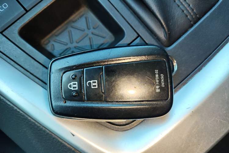 Used Toyota RAV4 2020 Dual-Engine 2.5L E-CVT Two-Wheel Drive Elite Edition Vehicle Key