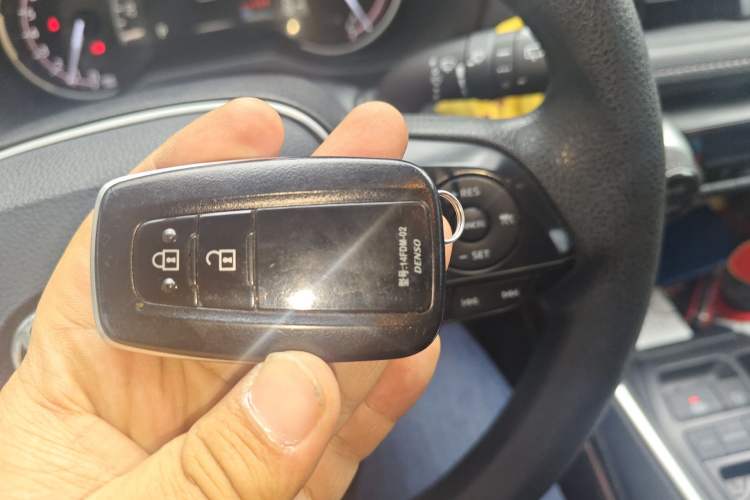 Used Toyota RAV4 2020 2.0L CVT Two-Wheel Drive Fashion Edition Vehicle Key
