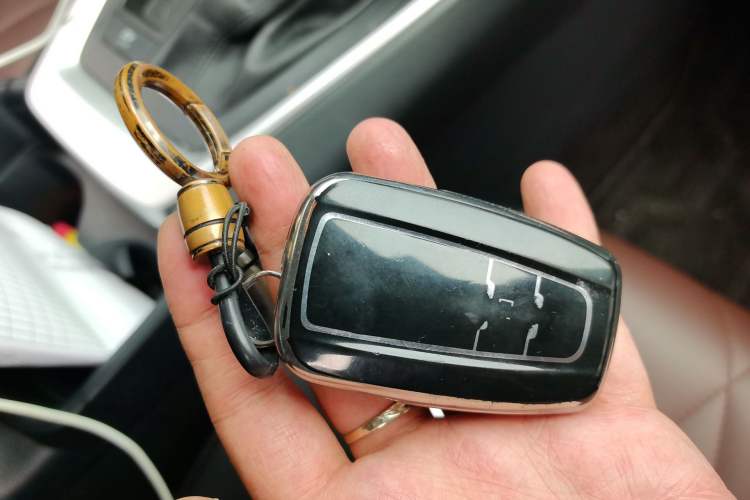 Used Toyota RAV4 2020 Dual-Engine 2.5L E-CVT Two-Wheel Drive Elite Edition Vehicle Key