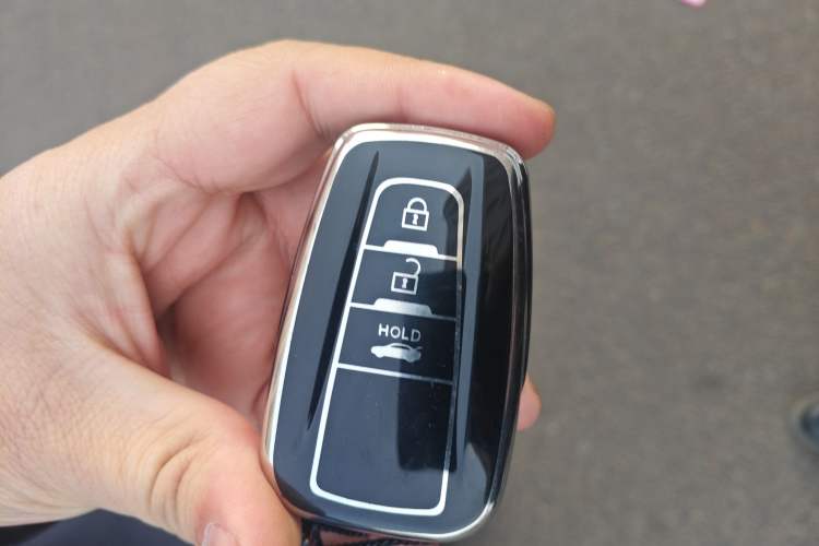 Used Toyota RAV4 2020 2.0L CVT 4x4 Trend Edition Vehicle Key