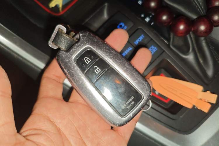 Used Toyota RAV4 2020 2.0L CVT 4x4 Trend Edition Vehicle Key