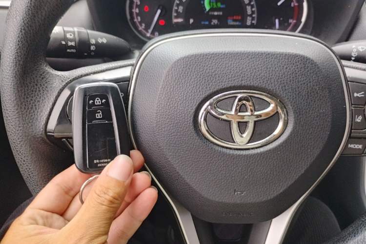 Used Toyota RAV4 2020 2.0L CVT Two-Wheel Drive Fashion Edition Vehicle Key