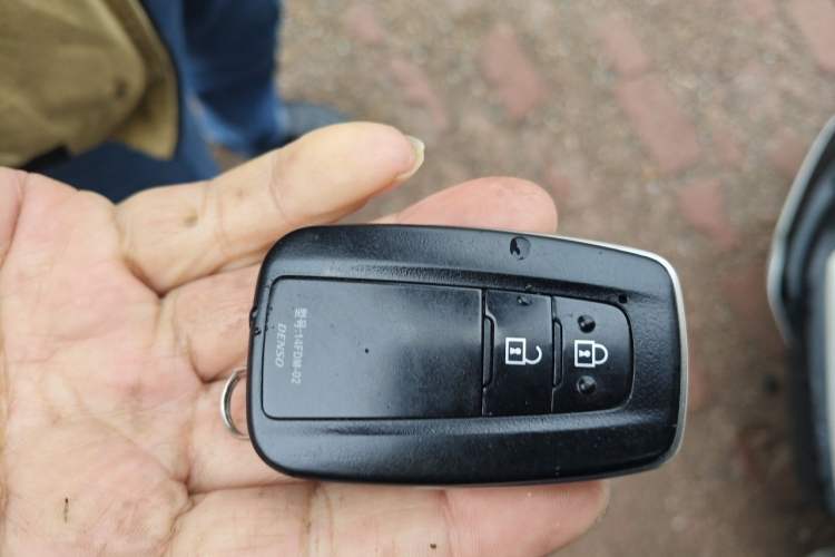 Used Toyota RAV4 2020 2.0L CVT Two-Wheel Drive Prestige Edition Vehicle Key