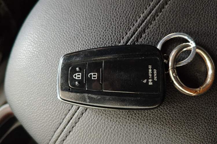 Used Toyota RAV4 2020 Dual-Engine 2.5L E-CVT 4x4 Elite PLUS Edition Vehicle Key