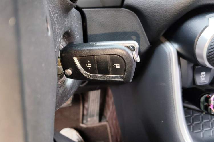 Used Toyota RAV4 2020 2.0L CVT Two-Wheel Drive Urban Edition Vehicle Key