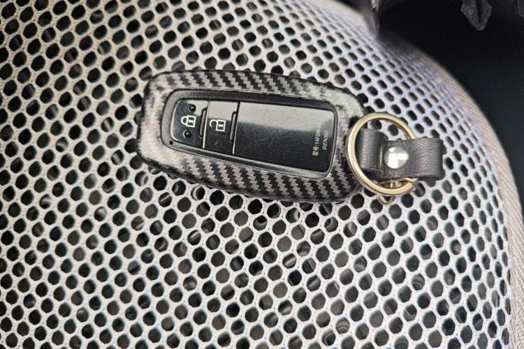 Used Toyota RAV4 2020 2.0L CVT Two-Wheel Drive Prestige Edition Vehicle Key