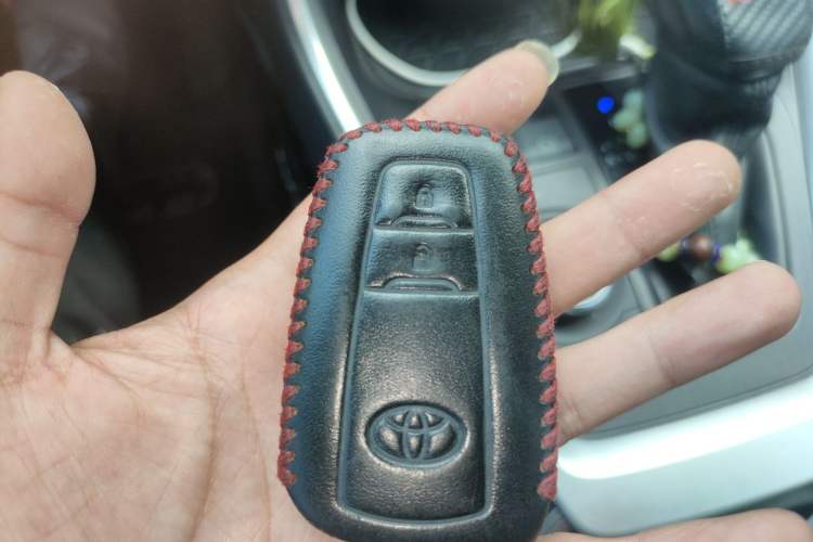 Used Toyota RAV4 2020 Dual-Engine 2.5L E-CVT 4x4 Elite PLUS Edition Vehicle Key