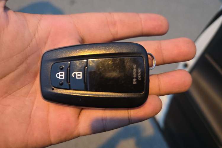 Used Toyota RAV4 2020 2.0L CVT Two-Wheel Drive Fashion Edition Vehicle Key